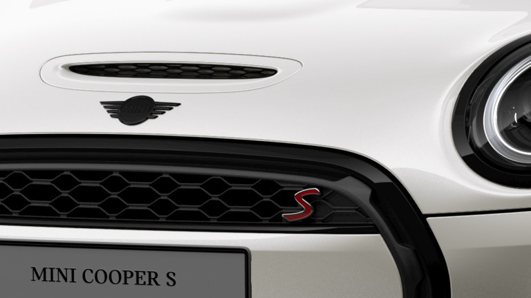 MINI Cooper SE de 3 puertas – exterior – elementos en Piano Black