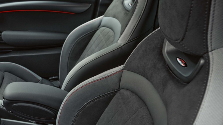 MINI JCW – interior – paquete de equipamiento standard 