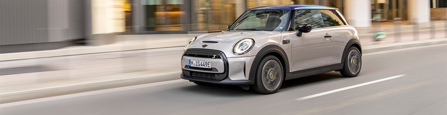 ¿Qué factores influyen en los precios de autos nuevos?